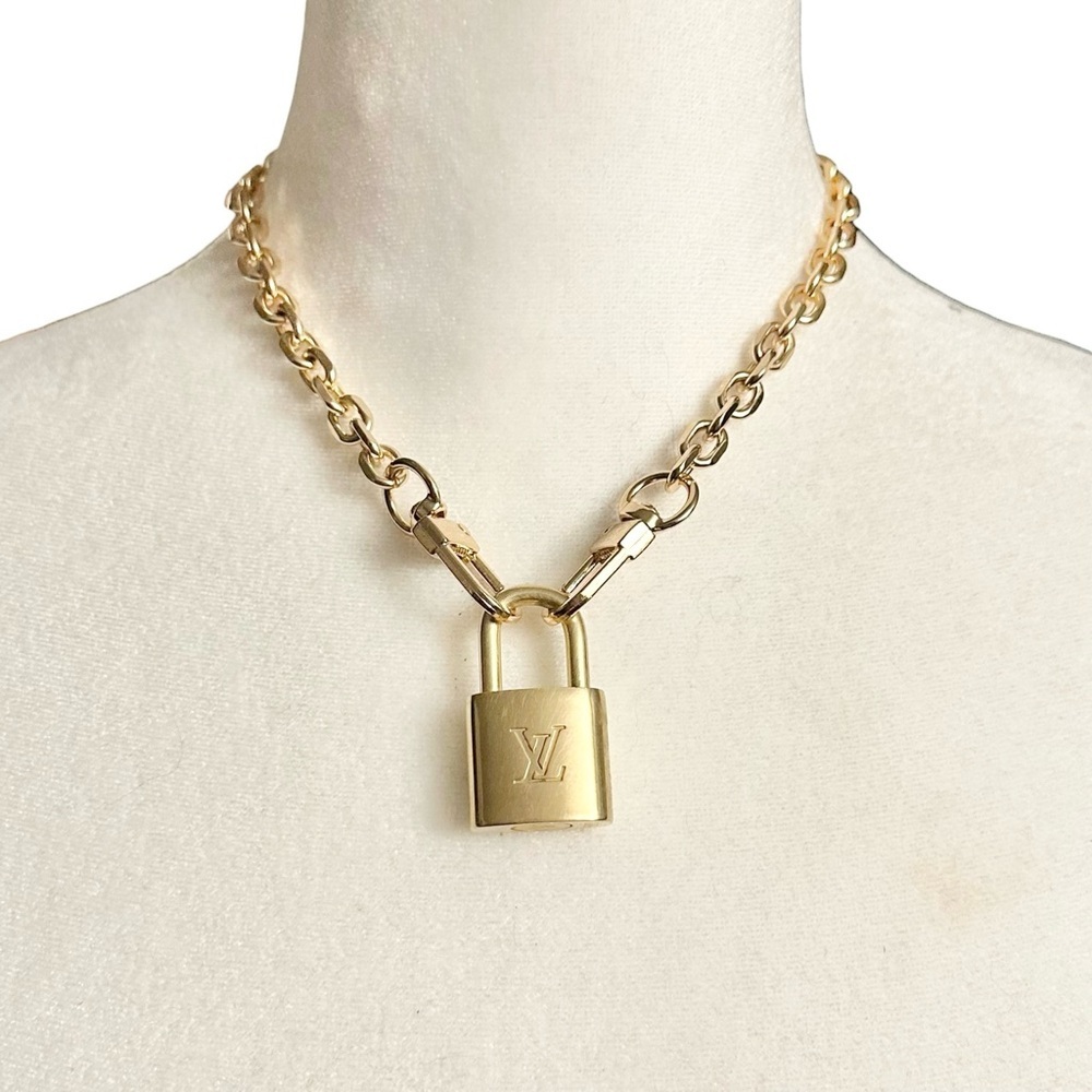 Authentic Louis Vuitton #320 Lock & Key Set on a 18K Gold Plated Chain Necklace - Picture 6 of 7